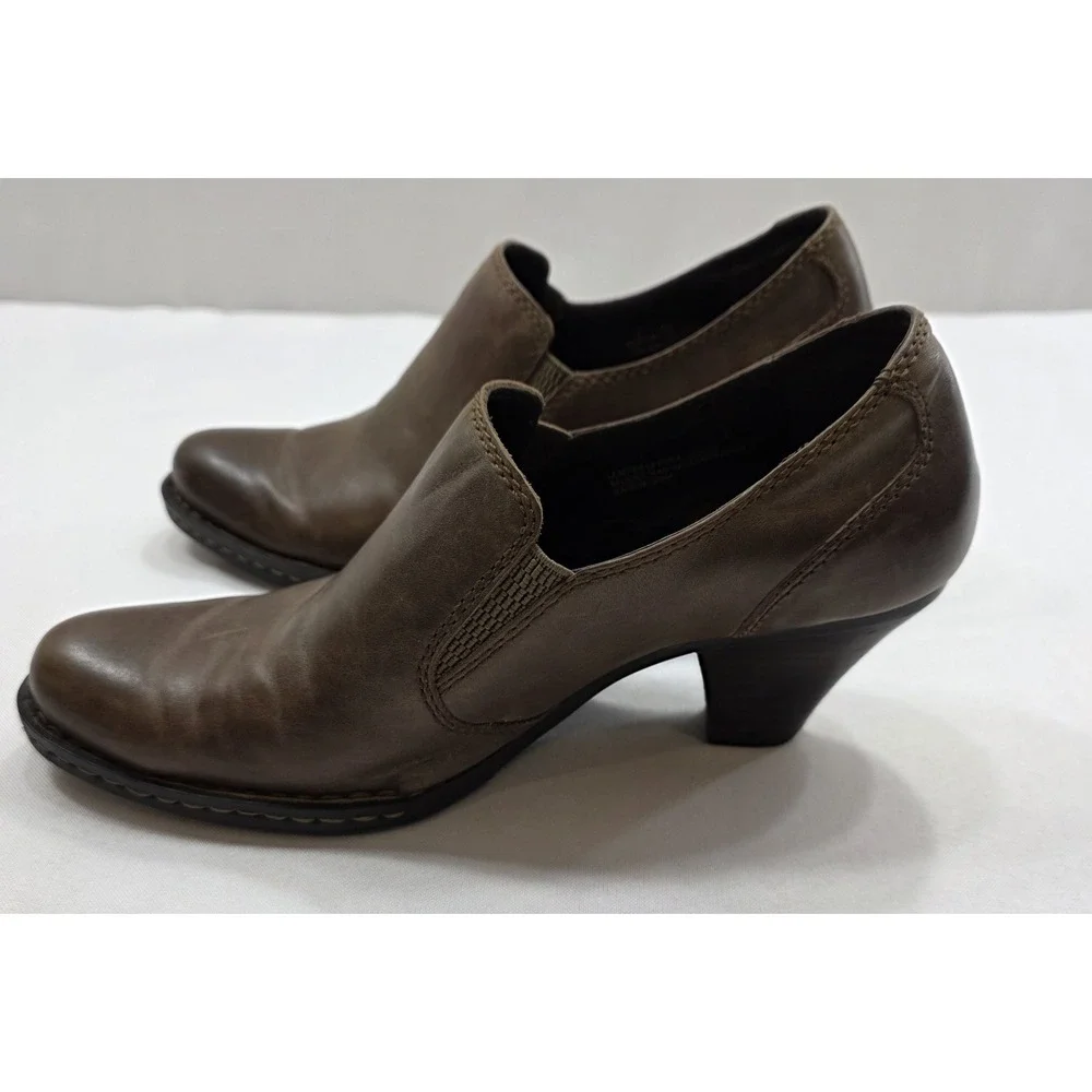 Born Gertrude Women's Brown Leather Bootie. Size 8.5